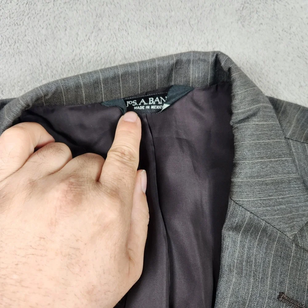 Jos. A. Bank Traveler Wool Blazer Mens 46L Grey Pinstripe Sport Coat Two Button